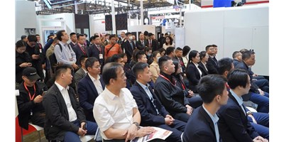 创世纪集团CCMT2024新品宣布会盛大揭幕，，，高端五轴机床引领行业立异潮流